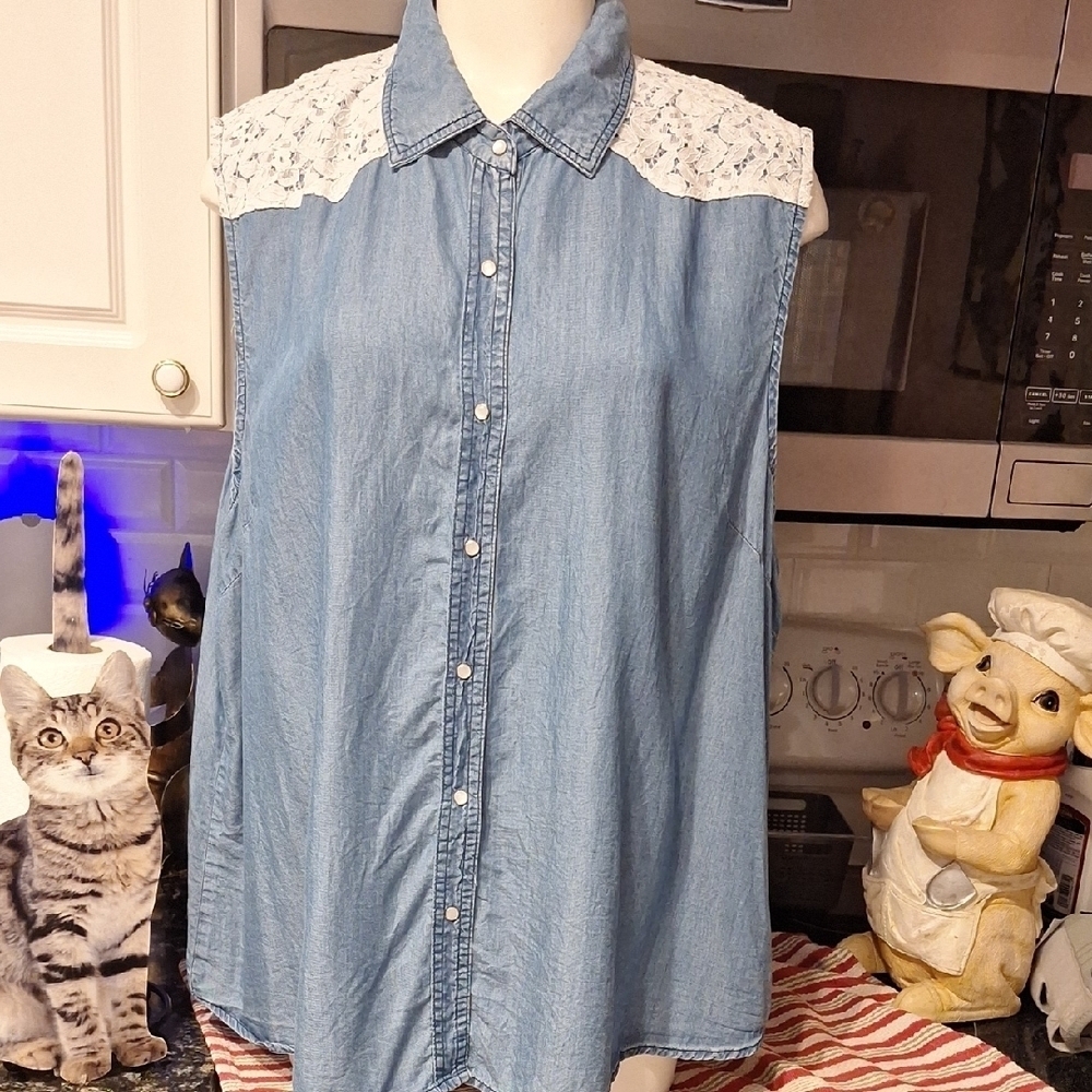 a EarlJeans Denim Sleeveless Top with Lace Detail Snap Front Size 2X